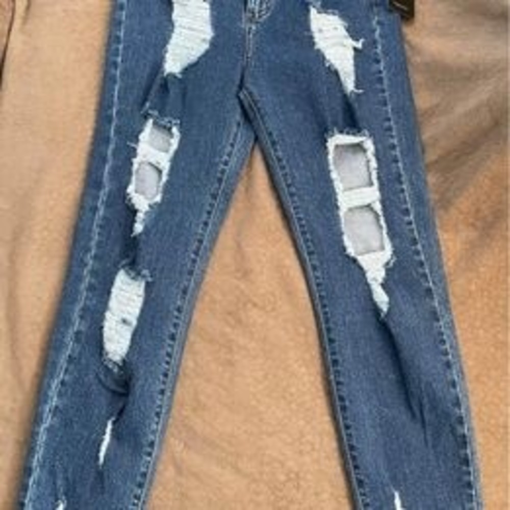 NWT Size 9 American Bazi Destroyed Relax Fit Jeans